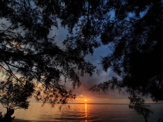 3 PANTAI DENGAN VIEW SUNSET TERBAIK DI PULAU BELITUNG