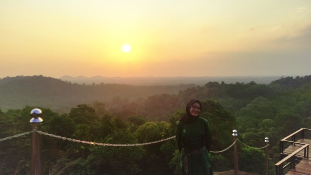 MENIKMATI SUASANA SENJA DI BUKIT PERAMUN