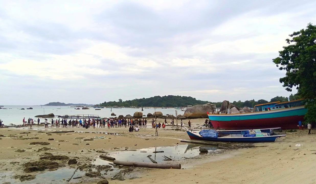 ATRAKSI WISATA MENURUNKAN BOAT DI DESA TANJUNG BINGA