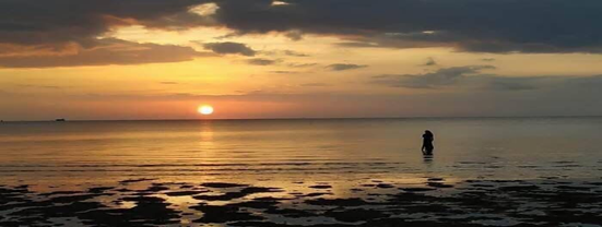 Pantai Tanjung Pendam Destinasi Strategis di Pusat Kota Tanjungpandan Belitung